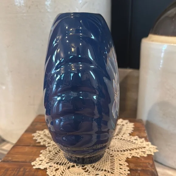 Blue Vase with Floral Design - Picture 7 of 10